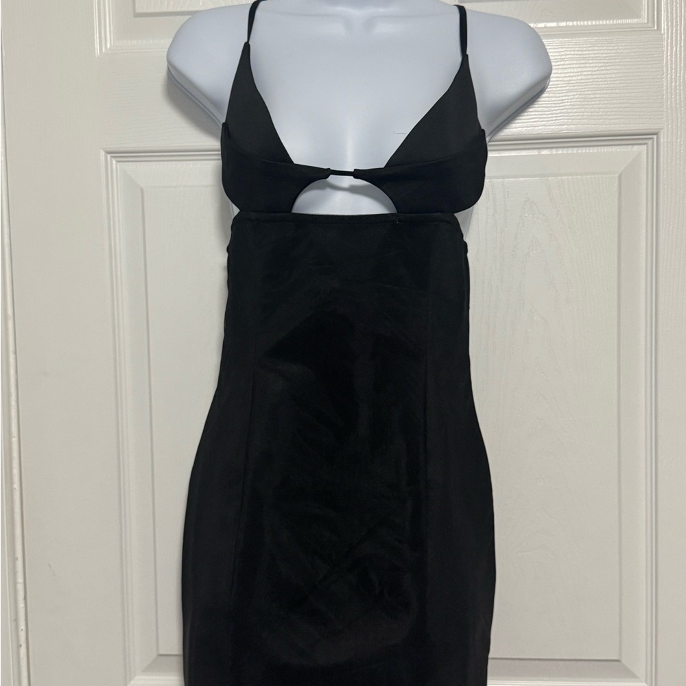 Leau Elegant Black Cutout Dress
